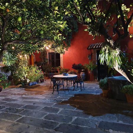Bed and Breakfast Casa Carmen Альенде Экстерьер фото
