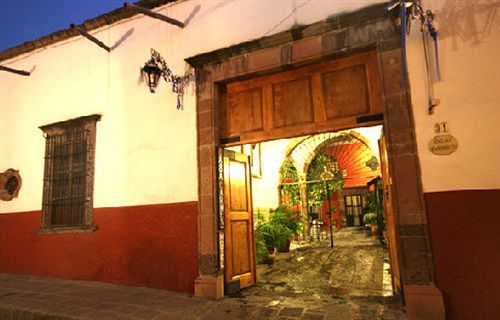 Bed and Breakfast Casa Carmen Альенде Экстерьер фото